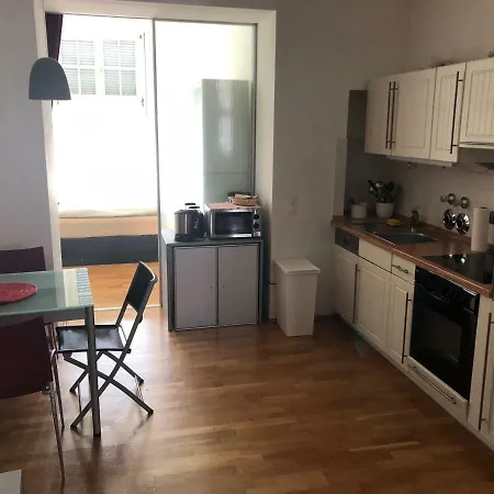 Mitten In Apartment Wiesbaden